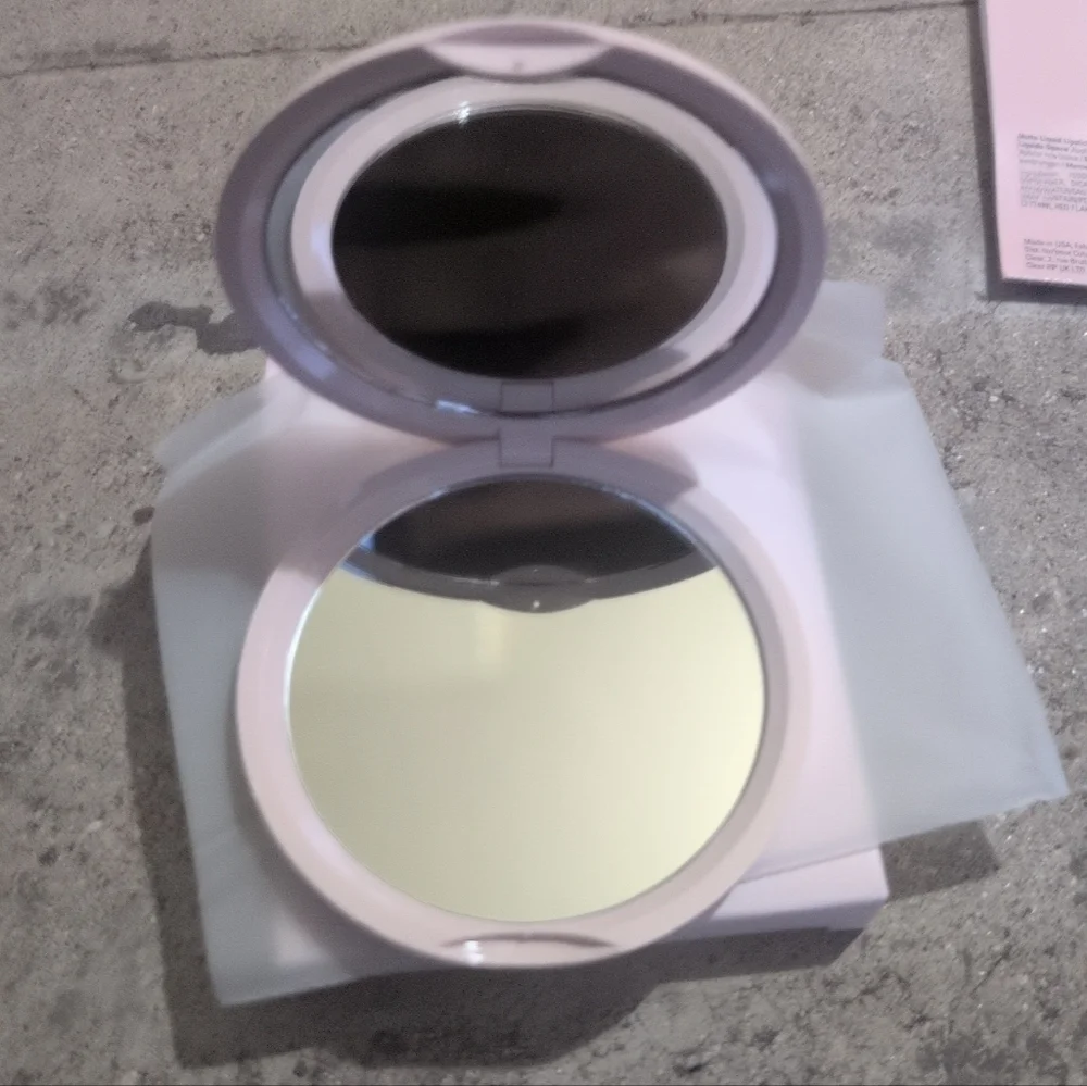 Kylie Cosmetics Blush Compact in Soft Pink